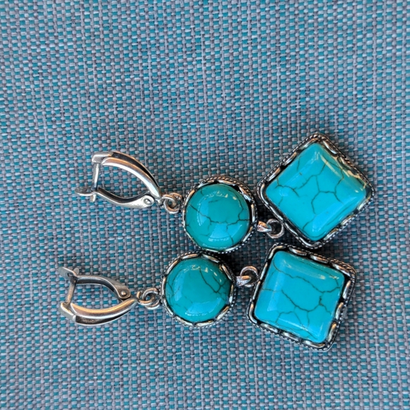 Turquoise bracelet and earrings - Picture 4 of 5